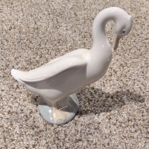 Lladro Elegant White Ceramic Swan Figurine